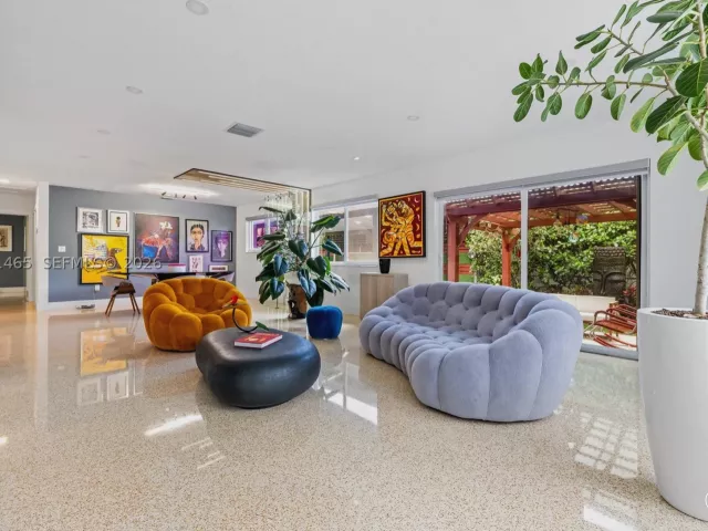 3-bedroom home for rent in Coral Gables - 2121 Red Rd 0 - MondialRealty