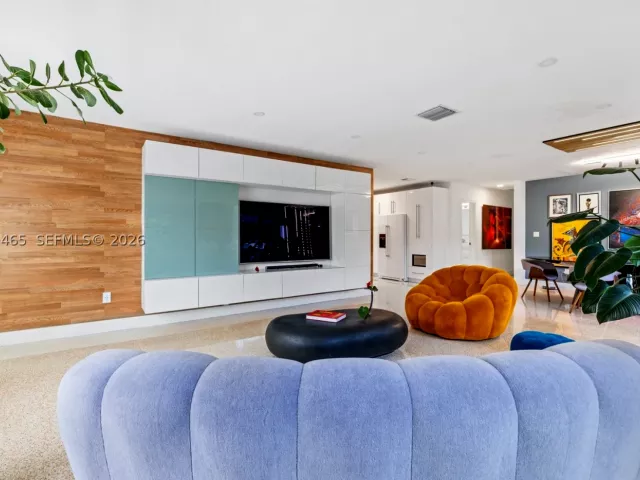 3-bedroom home for rent in Coral Gables - 2121 Red Rd 0 - MondialRealty