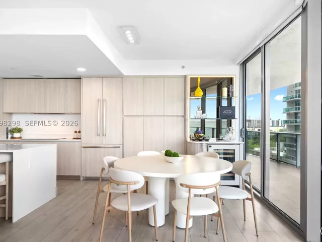 3-bedroom condo for sale in Miami - 488 NE 18th St 715 - MondialRealty