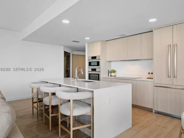 3-bedroom condo for sale in Miami - 488 NE 18th St 715 - MondialRealty