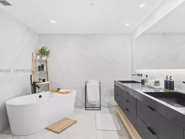 3-bedroom condo for sale in Miami - 488 NE 18th St 715 - MondialRealty