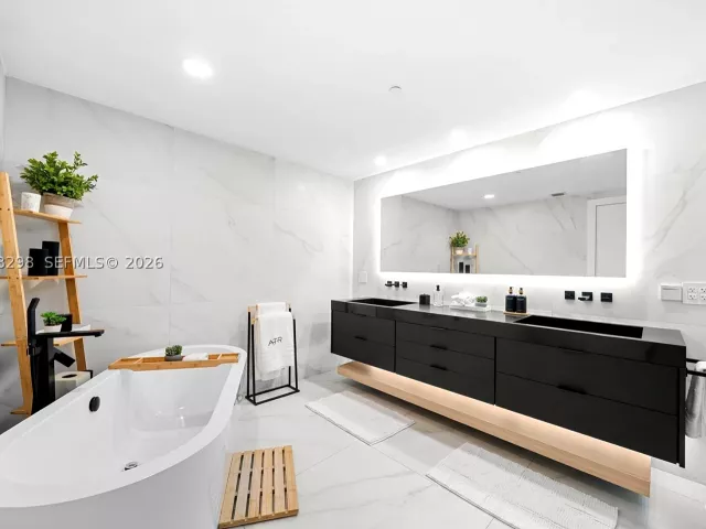 3-bedroom condo for sale in Miami - 488 NE 18th St 715 - MondialRealty