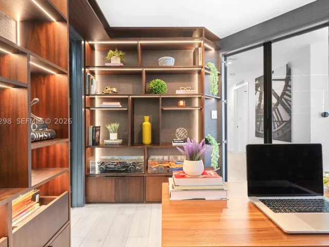 3-bedroom condo for sale in Miami - 488 NE 18th St 715 - MondialRealty