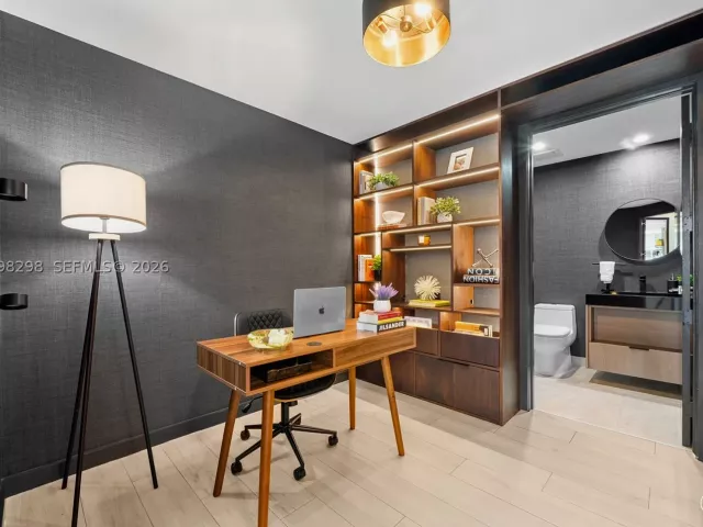 3-bedroom condo for sale in Miami - 488 NE 18th St 715 - MondialRealty