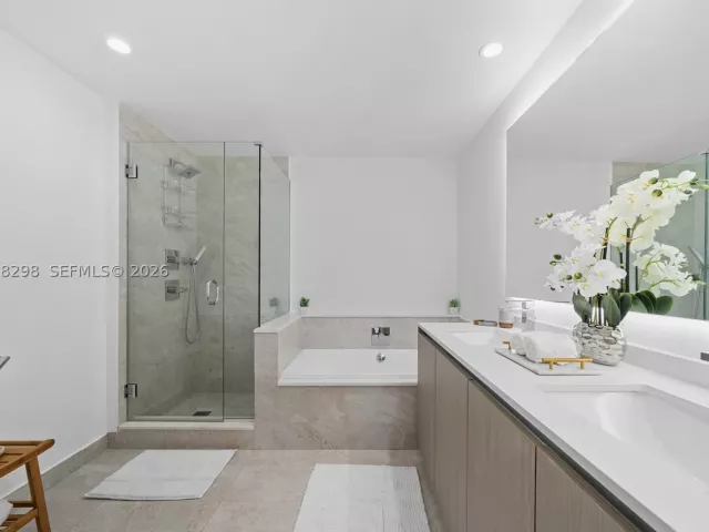3-bedroom condo for sale in Miami - 488 NE 18th St 715 - MondialRealty