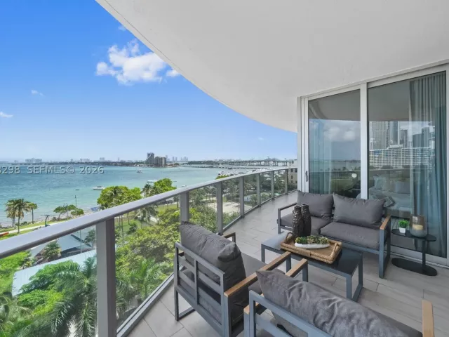 3-bedroom condo for sale in Miami - 488 NE 18th St 715 - MondialRealty