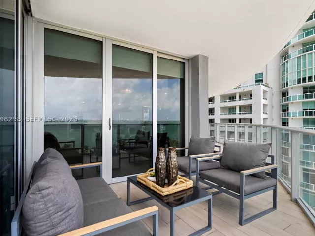 3-bedroom condo for sale in Miami - 488 NE 18th St 715 - MondialRealty
