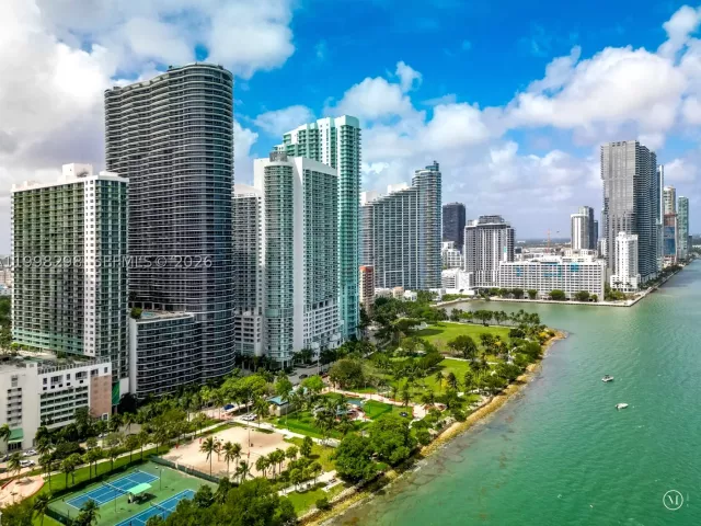 3-bedroom condo for sale in Miami - 488 NE 18th St 715 - MondialRealty