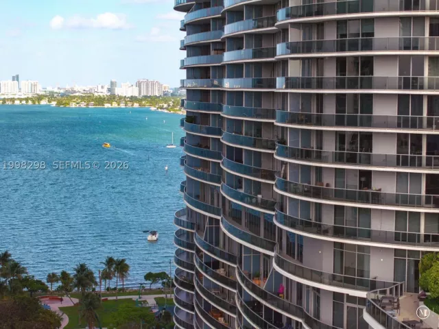 3-bedroom condo for sale in Miami - 488 NE 18th St 715 - MondialRealty