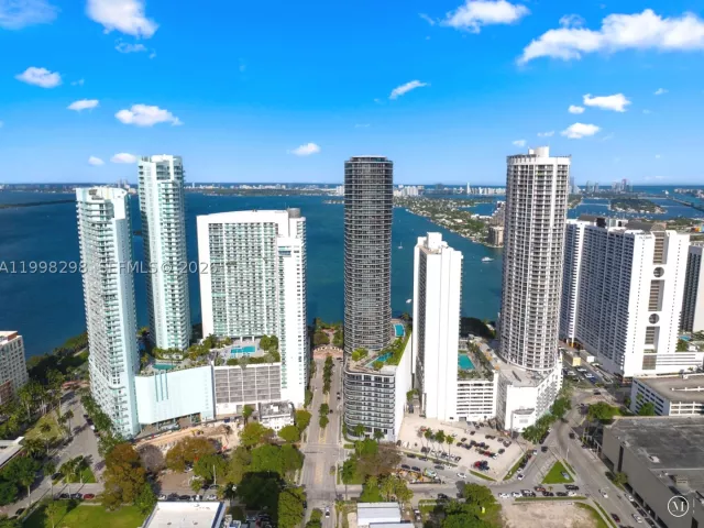 3-bedroom condo for sale in Miami - 488 NE 18th St 715 - MondialRealty