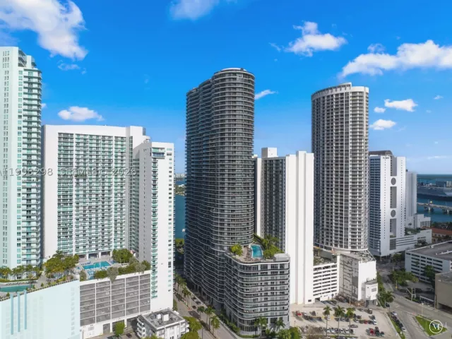 3-bedroom condo for sale in Miami - 488 NE 18th St 715 - MondialRealty