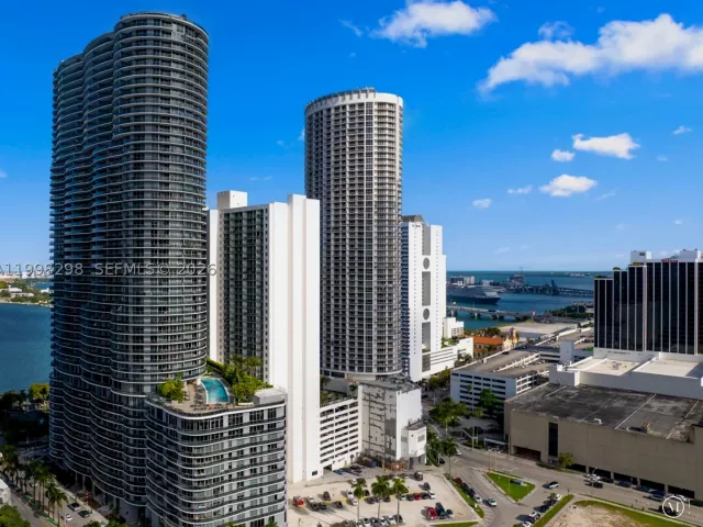 3-bedroom condo for sale in Miami - 488 NE 18th St 715 - MondialRealty
