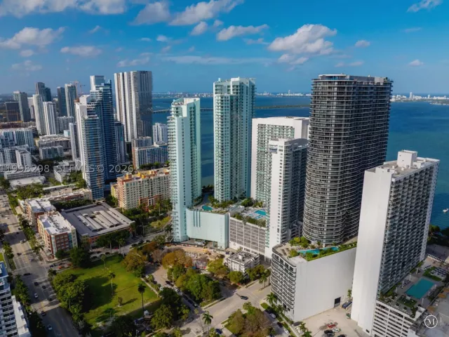 3-bedroom condo for sale in Miami - 488 NE 18th St 715 - MondialRealty