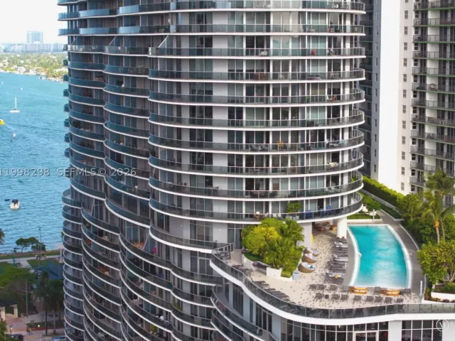 3-bedroom condo for sale in Miami - 488 NE 18th St 715 - MondialRealty