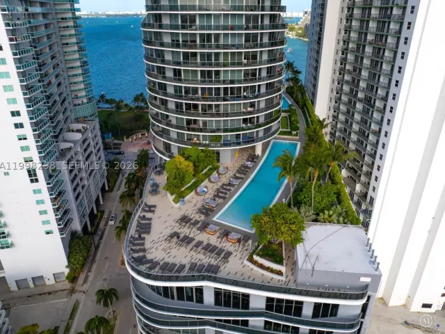 3-bedroom condo for sale in Miami - 488 NE 18th St 715 - MondialRealty
