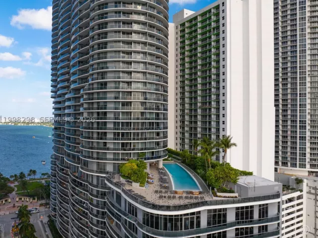 3-bedroom condo for sale in Miami - 488 NE 18th St 715 - MondialRealty