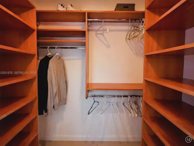 2-bedroom condo for sale in Miami - 848 Brickell Key Dr 905 - MondialRealty