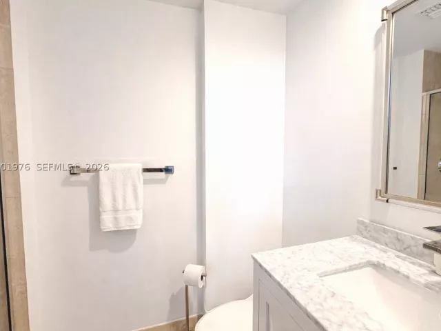 2-bedroom condo for sale in Miami - 848 Brickell Key Dr 905 - MondialRealty