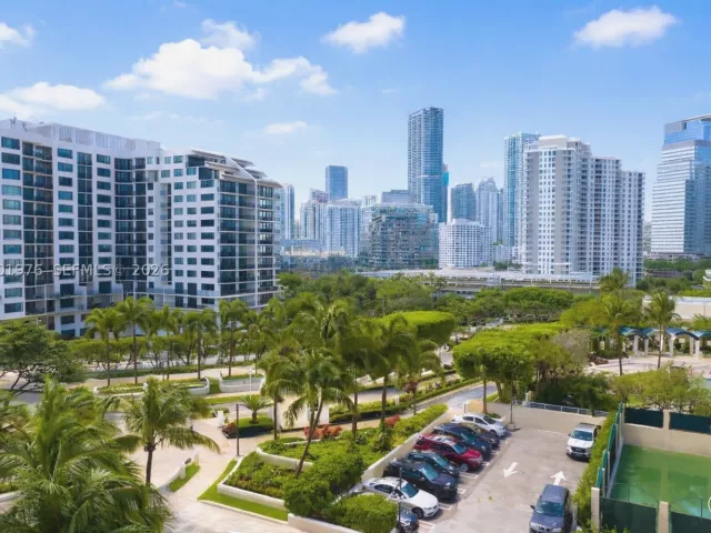 2-bedroom condo for sale in Miami - 848 Brickell Key Dr 905 - MondialRealty