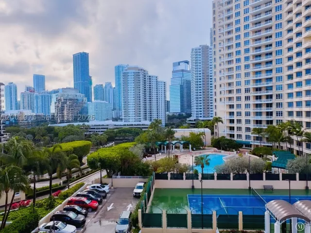 2-bedroom condo for sale in Miami - 848 Brickell Key Dr 905 - MondialRealty