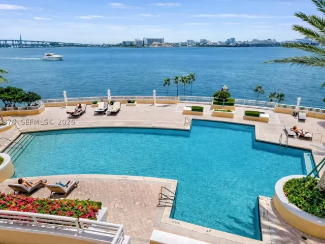 2-bedroom condo for sale in Miami - 848 Brickell Key Dr 905 - MondialRealty