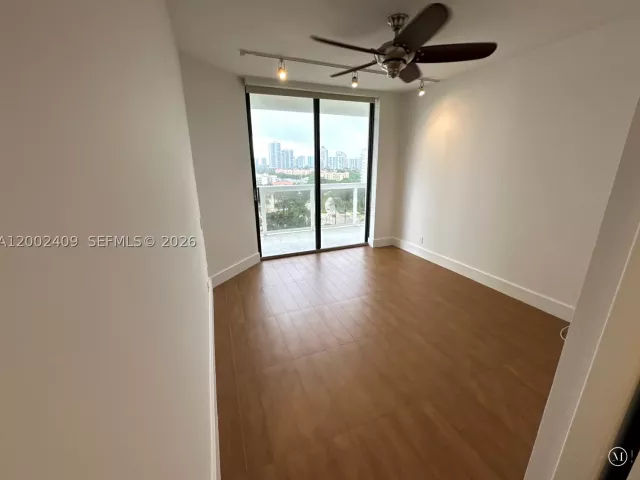 2-bedroom condo for sale in Aventura - 20185 E Country Club Dr 1105 - MondialRealty