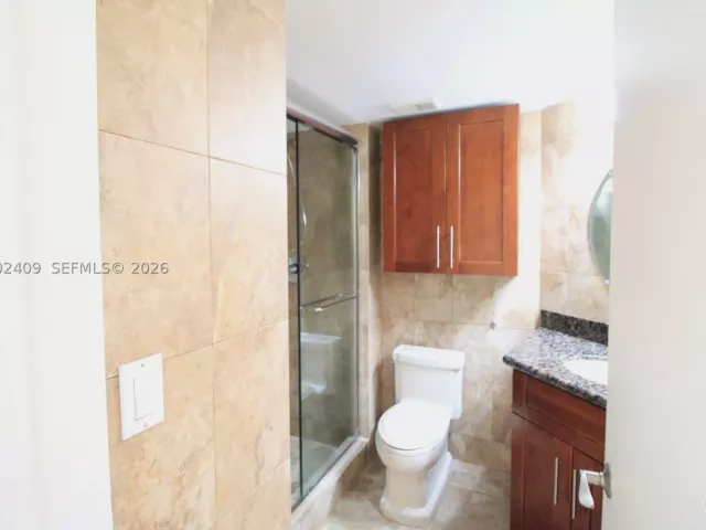 2-bedroom condo for sale in Aventura - 20185 E Country Club Dr 1105 - MondialRealty