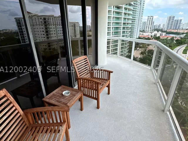 2-bedroom condo for sale in Aventura - 20185 E Country Club Dr 1105 - MondialRealty