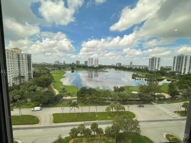 2-bedroom condo for sale in Aventura - 20185 E Country Club Dr 1105 - MondialRealty