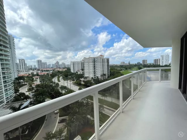 2-bedroom condo for sale in Aventura - 20185 E Country Club Dr 1105 - MondialRealty