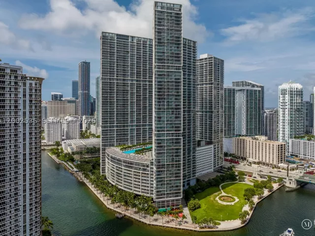 2-bedroom condo for sale in Miami - 485 Brickell Ave 4104 - MondialRealty