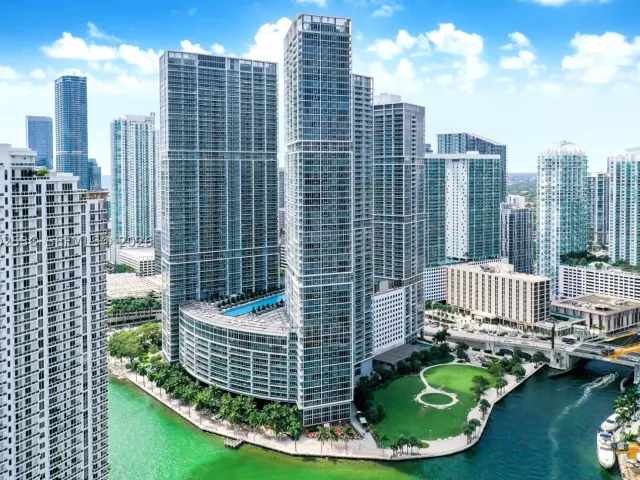 2-bedroom condo for sale in Miami - 485 Brickell Ave 4104 - MondialRealty