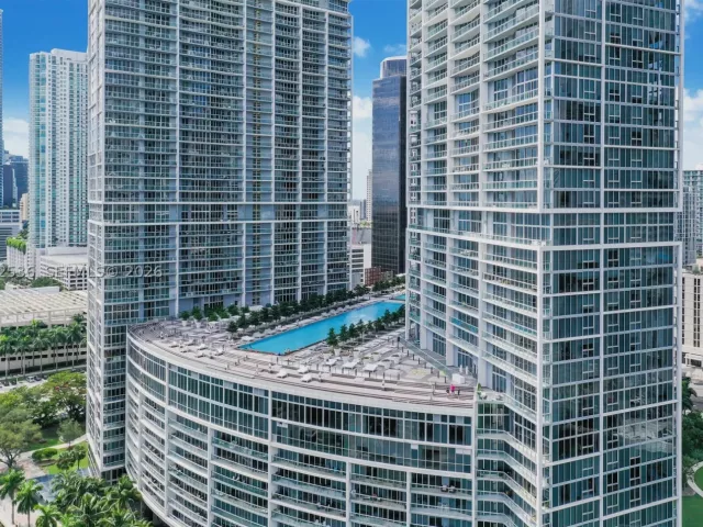 2-bedroom condo for sale in Miami - 485 Brickell Ave 4104 - MondialRealty
