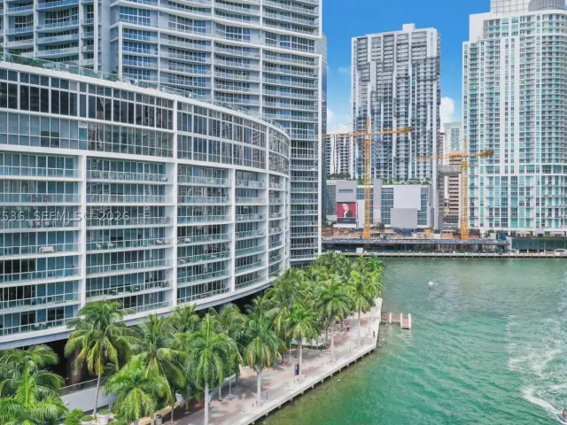 2-bedroom condo for sale in Miami - 485 Brickell Ave 4104 - MondialRealty