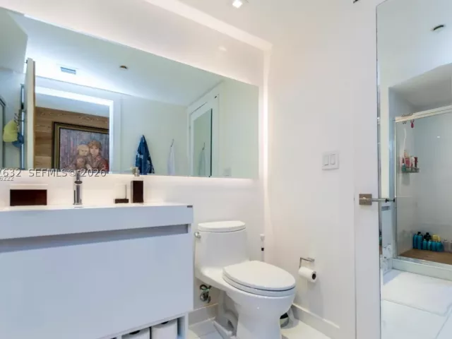 3-bedroom condo for sale in Miami - 465 Brickell Ave 2301 - MondialRealty
