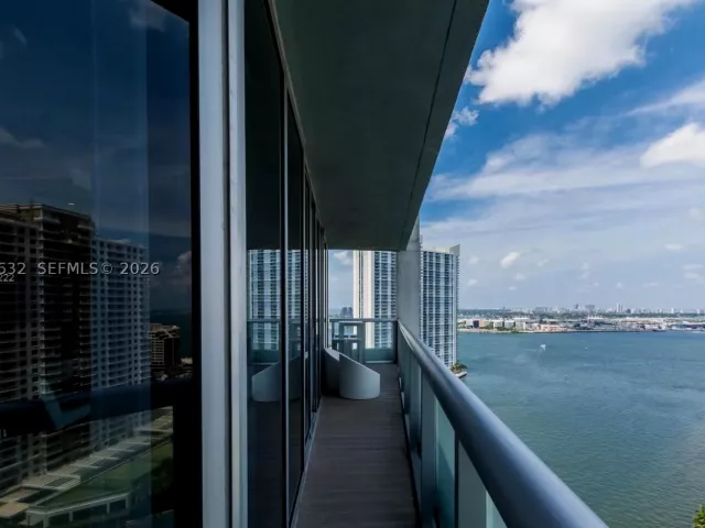 3-bedroom condo for sale in Miami - 465 Brickell Ave 2301 - MondialRealty