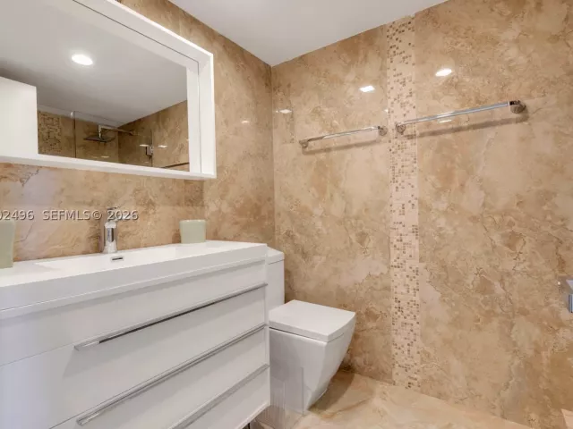 3-bedroom condo for sale in Miami Beach - 5660 Collins Ave 4B - MondialRealty