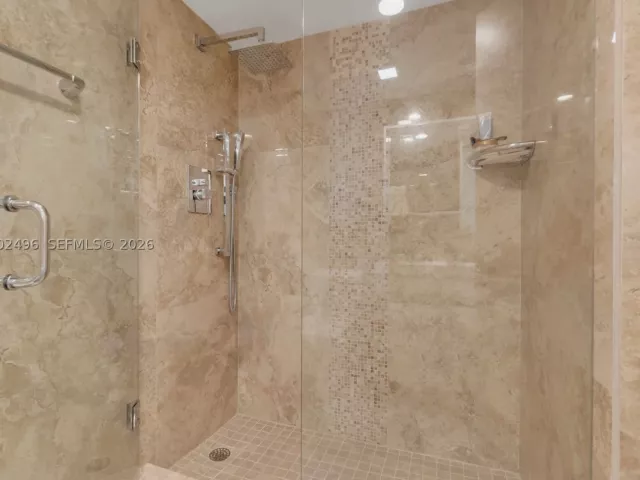 3-bedroom condo for sale in Miami Beach - 5660 Collins Ave 4B - MondialRealty
