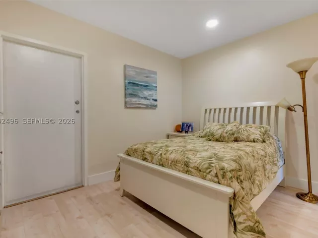 3-bedroom condo for sale in Miami Beach - 5660 Collins Ave 4B - MondialRealty