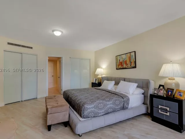 3-bedroom condo for sale in Miami Beach - 5660 Collins Ave 4B - MondialRealty
