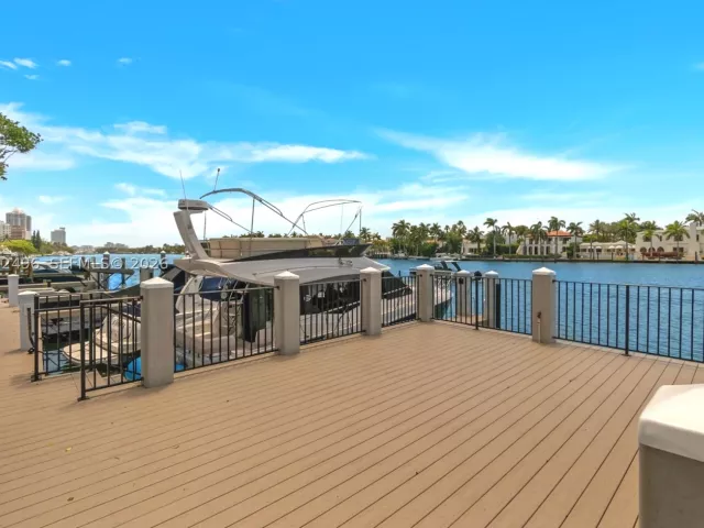 3-bedroom condo for sale in Miami Beach - 5660 Collins Ave 4B - MondialRealty