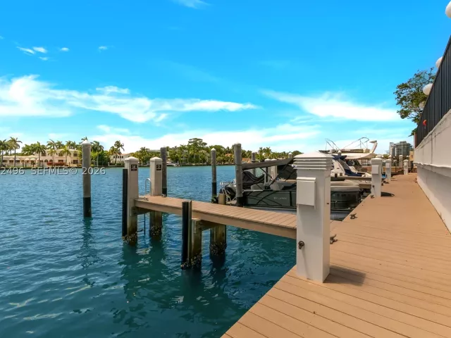 3-bedroom condo for sale in Miami Beach - 5660 Collins Ave 4B - MondialRealty
