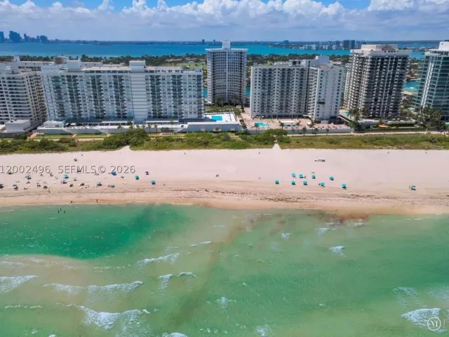 3-bedroom condo for sale in Miami Beach - 5660 Collins Ave 4B - MondialRealty