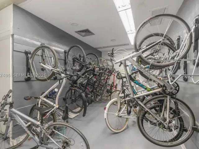 3-bedroom condo for sale in Miami Beach - 5660 Collins Ave 4B - MondialRealty