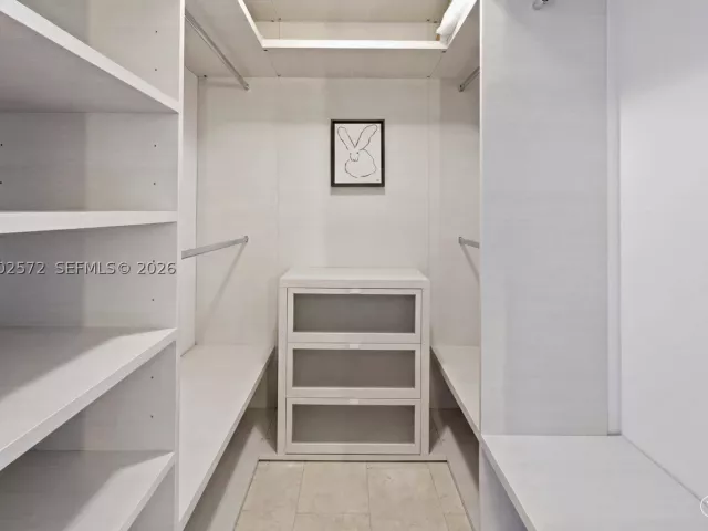 1-bedroom condo for sale in Miami - 68 SE 6th St 1106 - MondialRealty