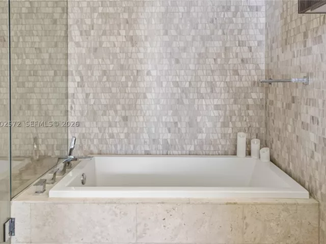 1-bedroom condo for sale in Miami - 68 SE 6th St 1106 - MondialRealty