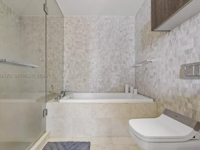 1-bedroom condo for sale in Miami - 68 SE 6th St 1106 - MondialRealty