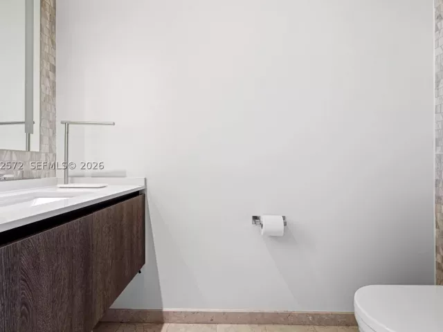 1-bedroom condo for sale in Miami - 68 SE 6th St 1106 - MondialRealty
