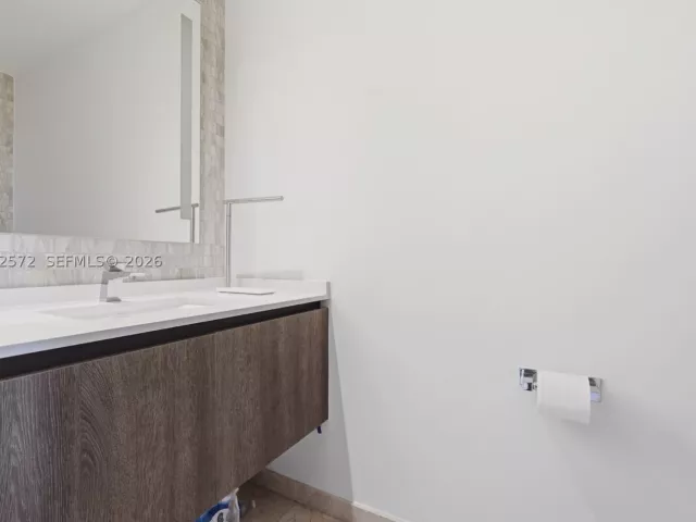 1-bedroom condo for sale in Miami - 68 SE 6th St 1106 - MondialRealty