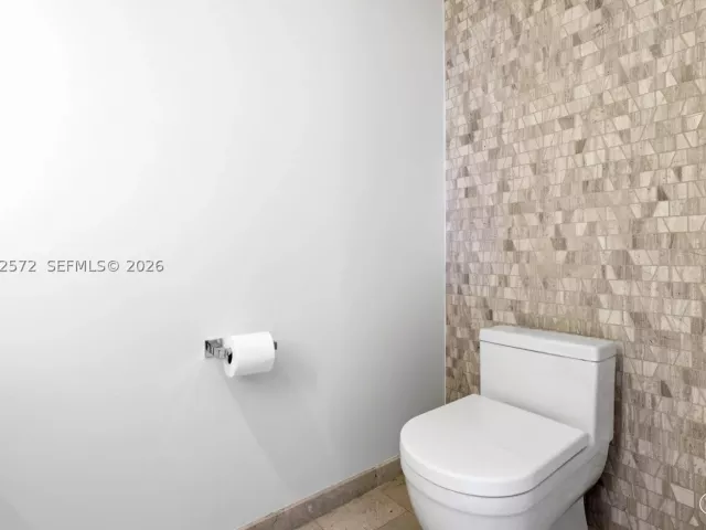 1-bedroom condo for sale in Miami - 68 SE 6th St 1106 - MondialRealty